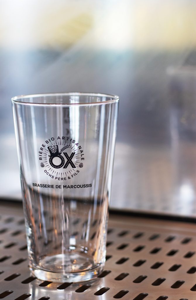 Le verre de pinte à la brasserie